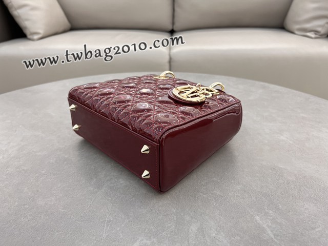 Dior专柜新款迪奥高仿原单四格漆皮酒红Lady戴妃手提女包 djfk1316